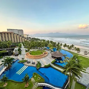 Crowne Plaza & Resort