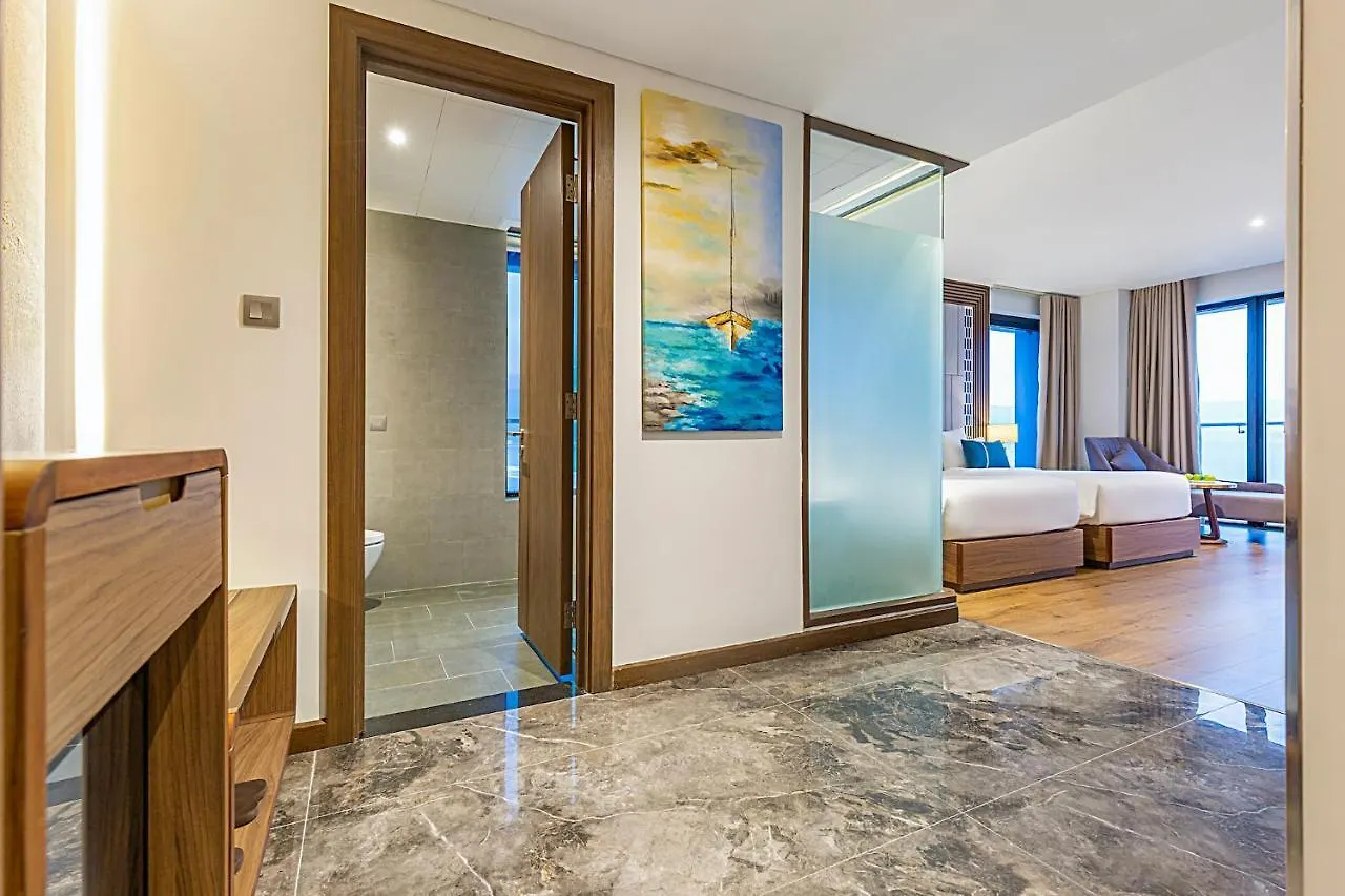 *****  Peninsula Hotel Danang Vietnam