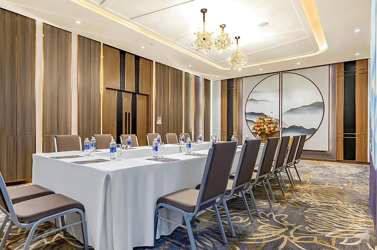 *****  Peninsula Hotel Danang Vietnam